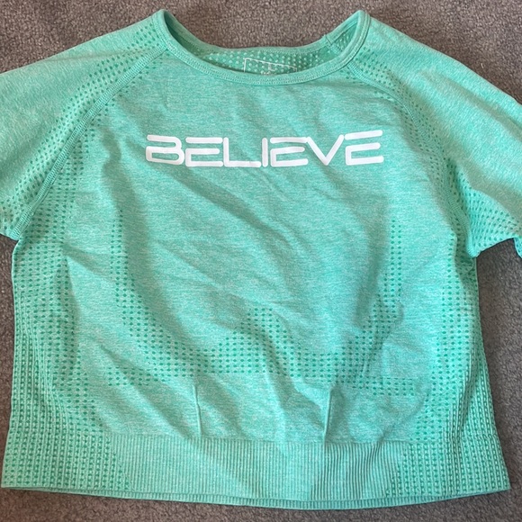 BELIEVE SUPPLEMENTS Long Sleeve Crop Top- Large - Picture 3 of 4